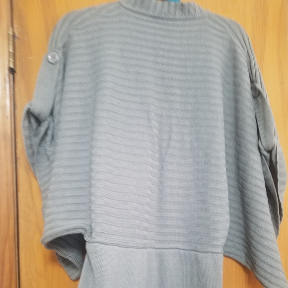 Sweater - Picture 4 of 6